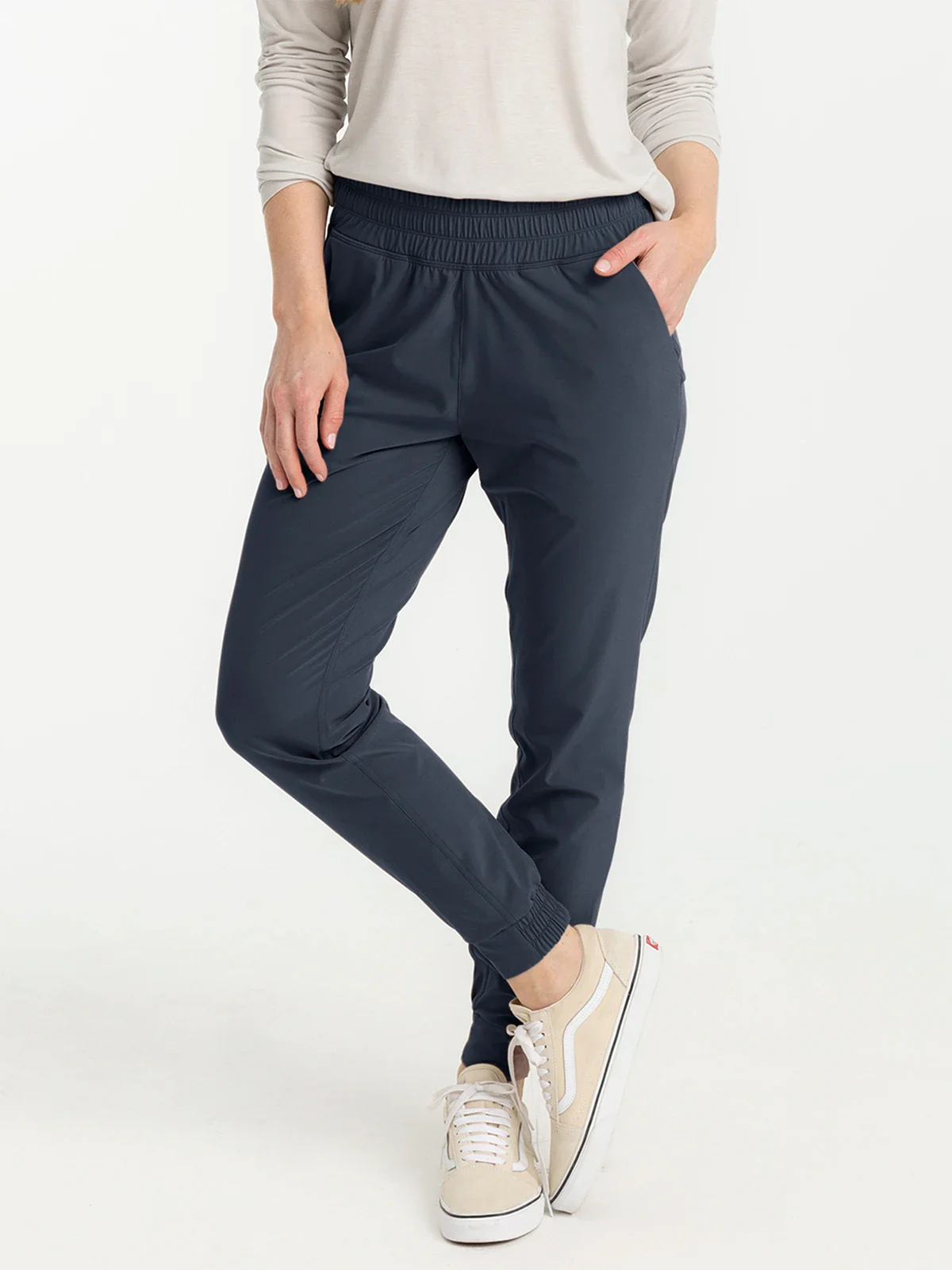 Women's Breeze Woven Jogger main image 1
